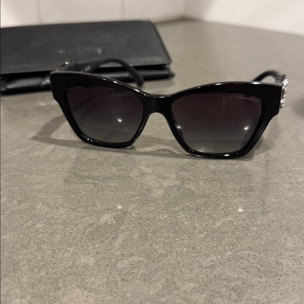 Rare Authentic Chanel Oversized Leather CC Cat Eye Sunglasses - Picture 2 of 11